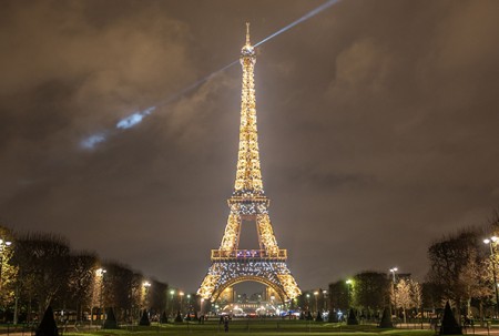 Torre Eiffel iluminada