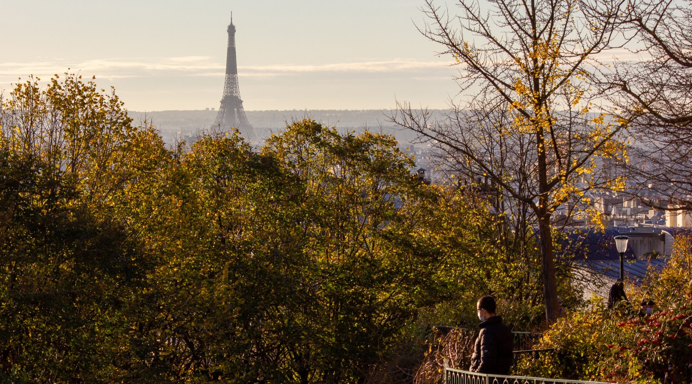 Vue tour Eiffel lointaine